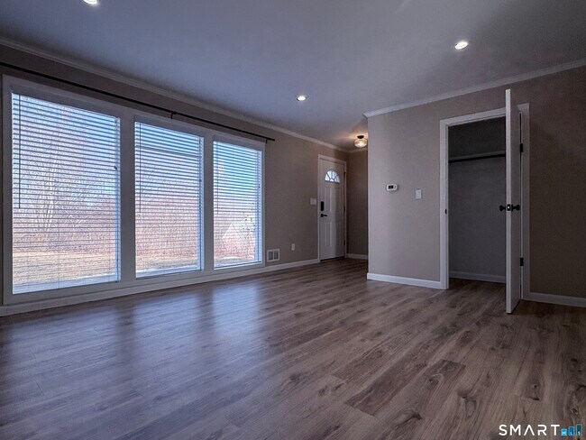 Building Photo - 80 Balaban Rd