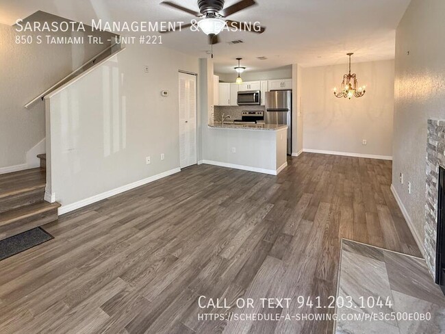 Building Photo - 1 Bed 1 Bath Townhouse-Style End-Unit Cond...