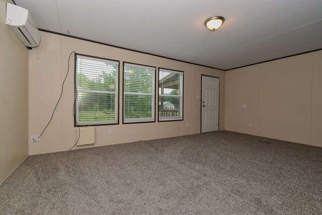 Building Photo - 550 Quail Run Cir