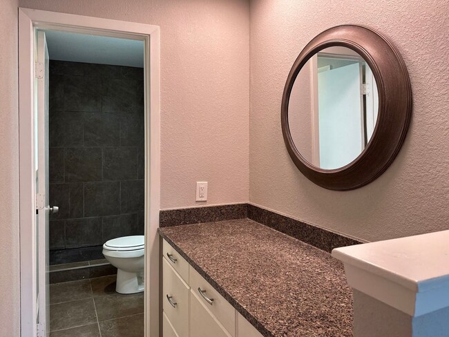 Building Photo - 3 Bedroom / 2 Bath / 2 Car Garage