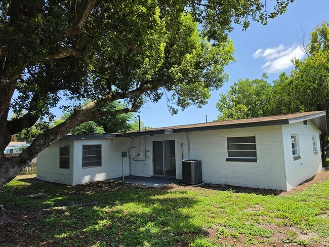 Building Photo - FOR RENT!!! SIMPLY STUNNING AND SPACIUS 3 BED 2 BATH SINGLE FAMILY HOME..