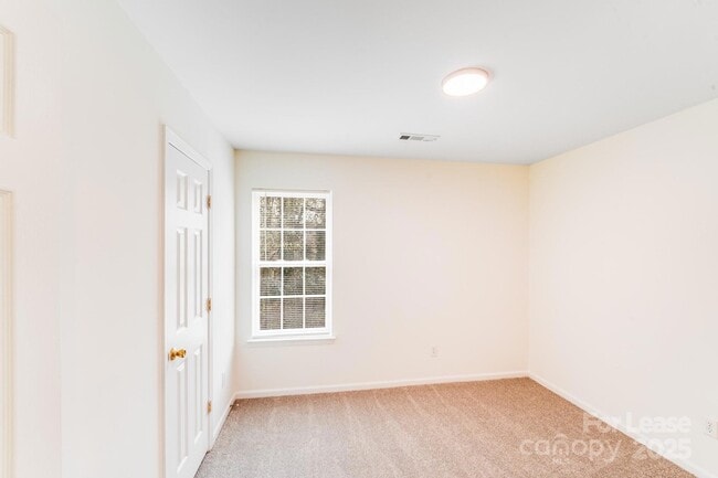 Building Photo - 814 Mt Holly-Huntersville Rd