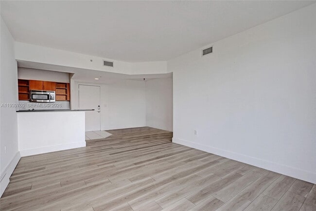 Building Photo - 2775 NE 187th St