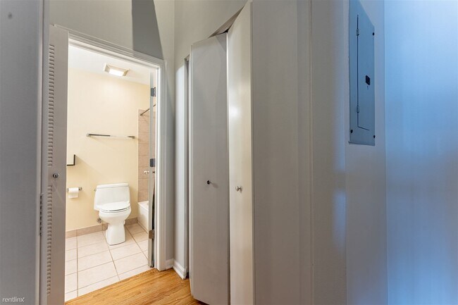 Building Photo - 2 br, 2 bath Condo - 521 W Superior St Uni...