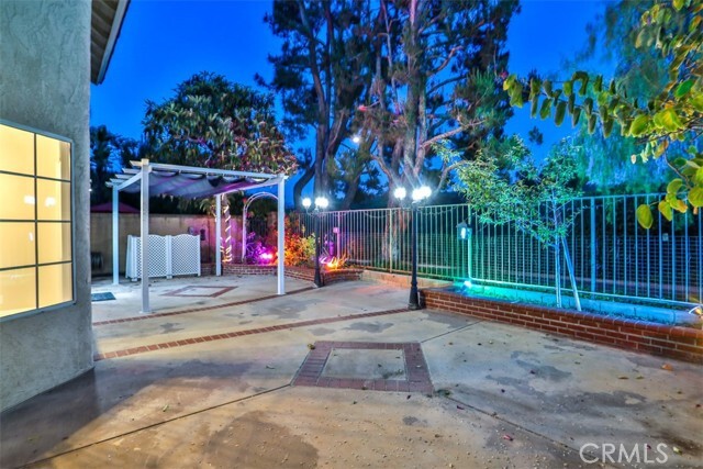 Building Photo - 176 Cll Renata