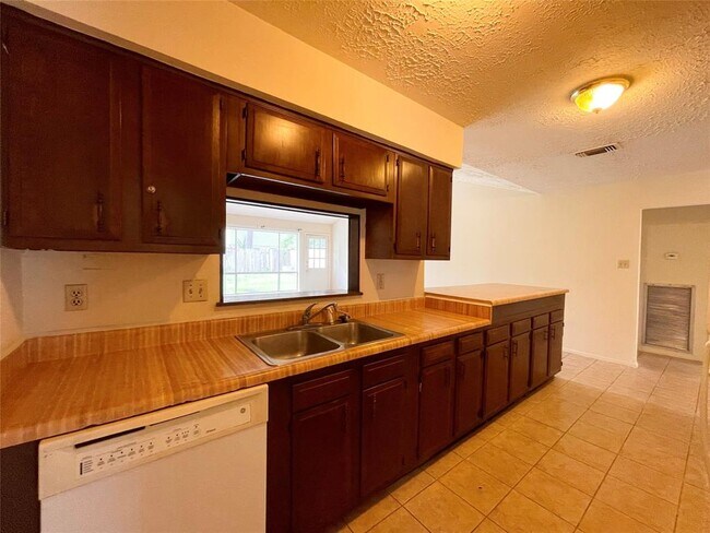 Building Photo - 4502 Mossygate Dr