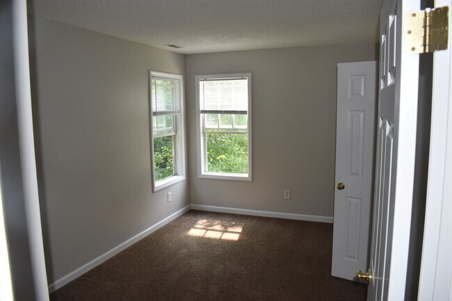 Building Photo - Beautiful 3-Bedroom Home