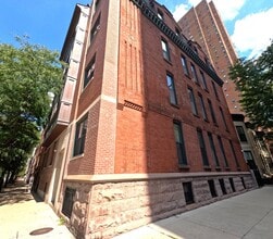 Building Photo - 851 N La Salle Dr