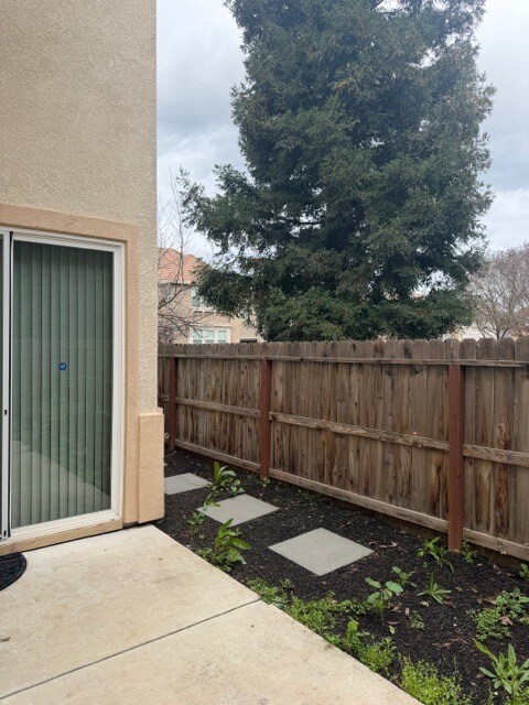 Building Photo - 3936 Purple Finch Ln