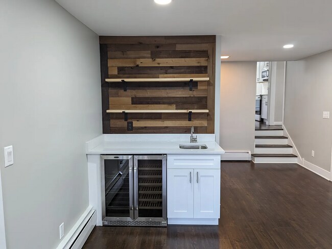 Building Photo - this contemporary & brightly remodeled 2,400 sqft home