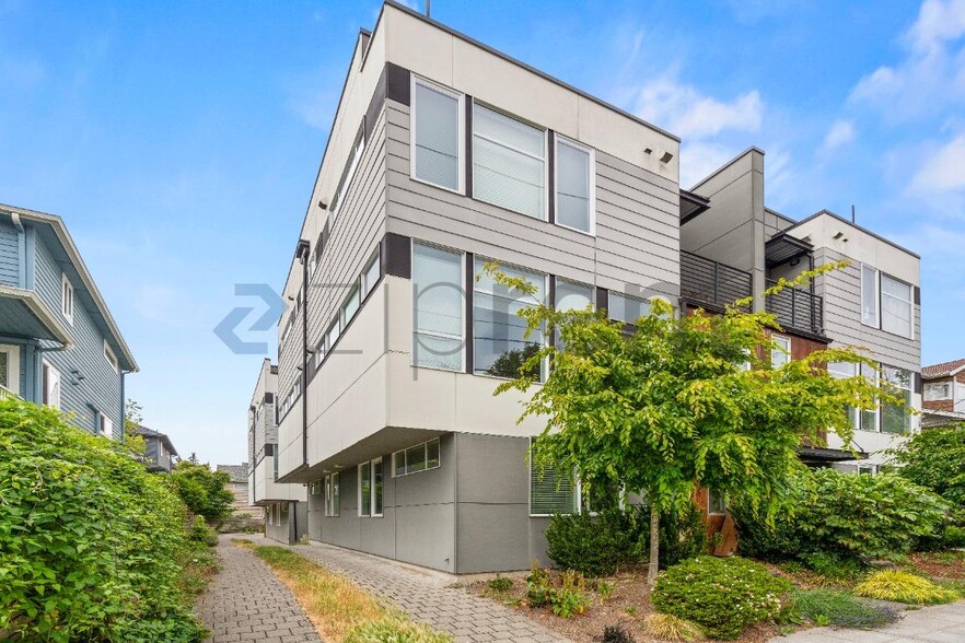 Building Photo - Unit B