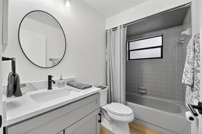 Building Photo - 8137 English Elm Cir