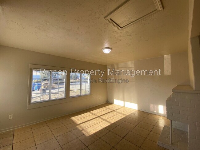 Building Photo - 752 W Main St