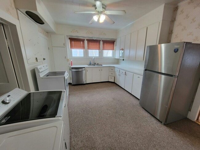 Building Photo - 45 Maple St