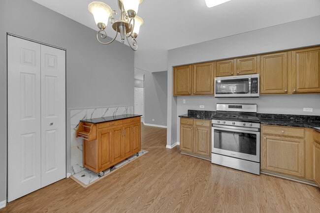 Building Photo - 364 Town Pl Cir