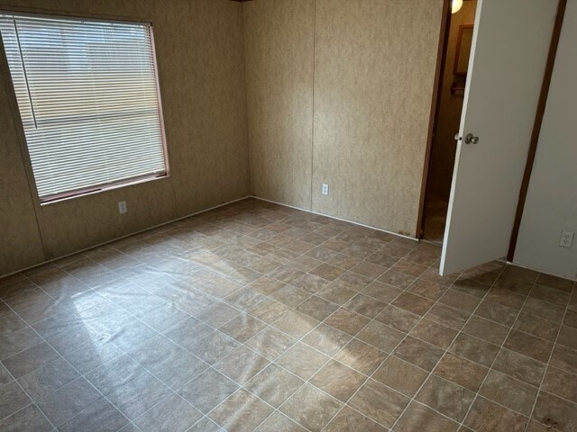 Building Photo - 16915 Balmoral St