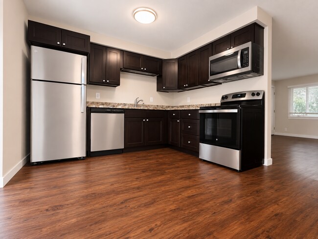 Building Photo - 310-316 S. Manzanita Court
