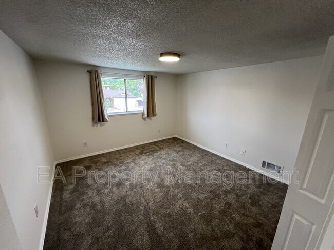 Building Photo - 11620 Versailles Ave NE