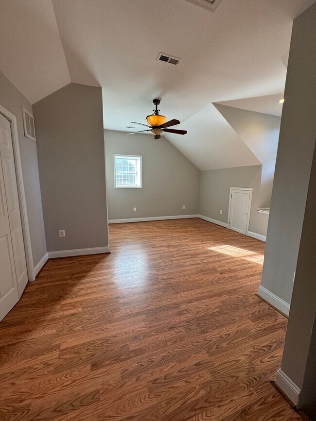 Building Photo - 67 E Shirley Ave