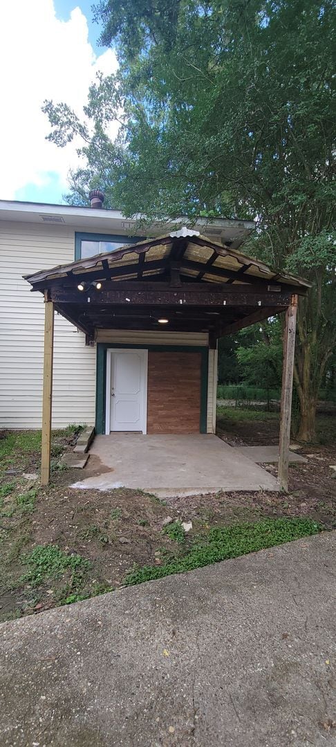 Building Photo - Amazing 4 bedroom/2 bath Two-story home wi...