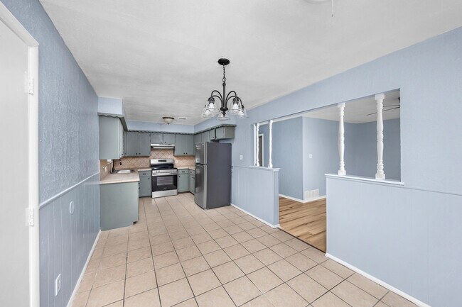 Building Photo - 4659 NW Ozmun Ave