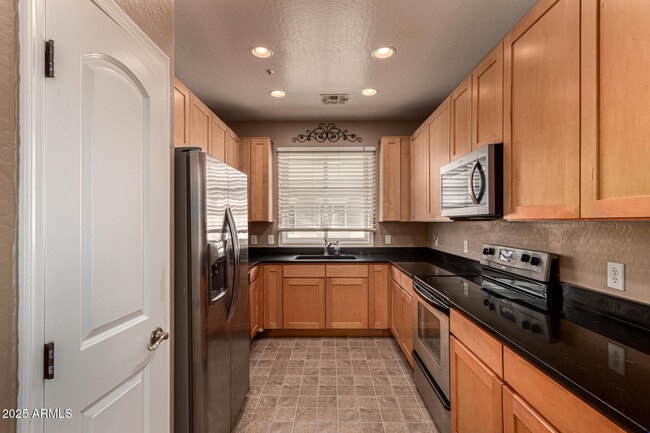 Building Photo - 1326 S Sabino Dr