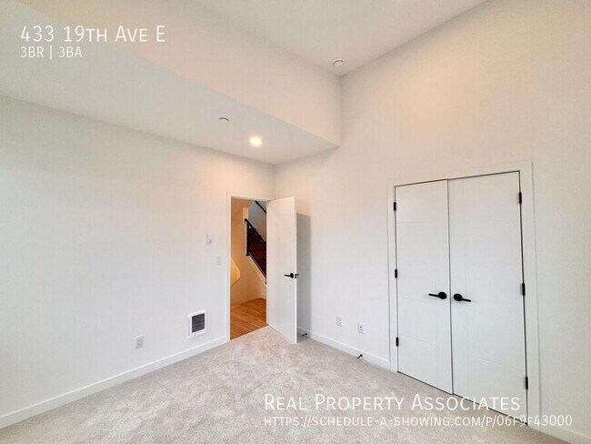 Building Photo - 433 19th Ave E
