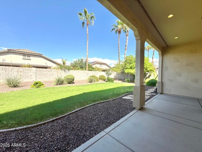 Building Photo - 12816 W Vista Paseo Dr
