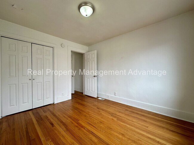 Building Photo - 316 Spencer St