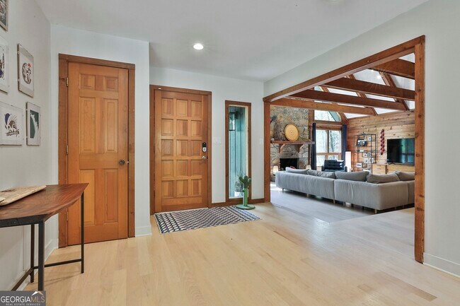 Building Photo - 115 Rolling Green