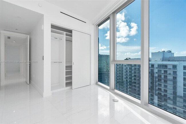 Building Photo - 300 Biscayne Blvd Way