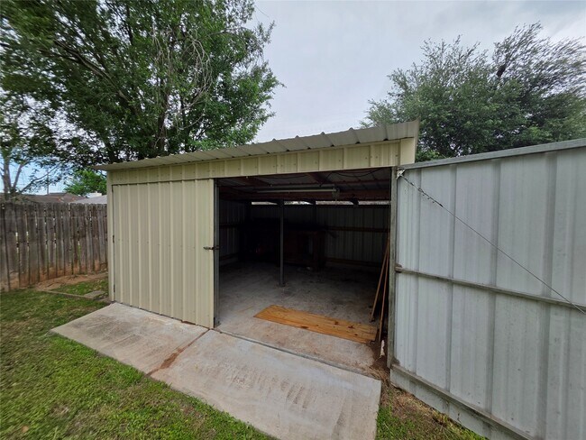 Building Photo - 3127 E Heatherock Cir