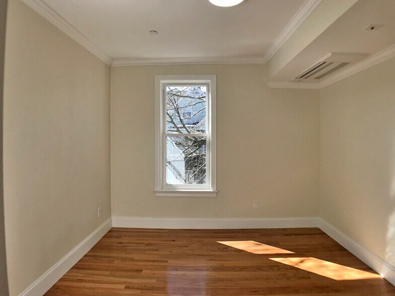 Building Photo - 12 Harris St