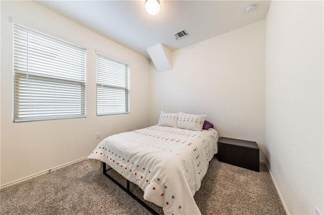 Building Photo - 1111 Diggy Dr