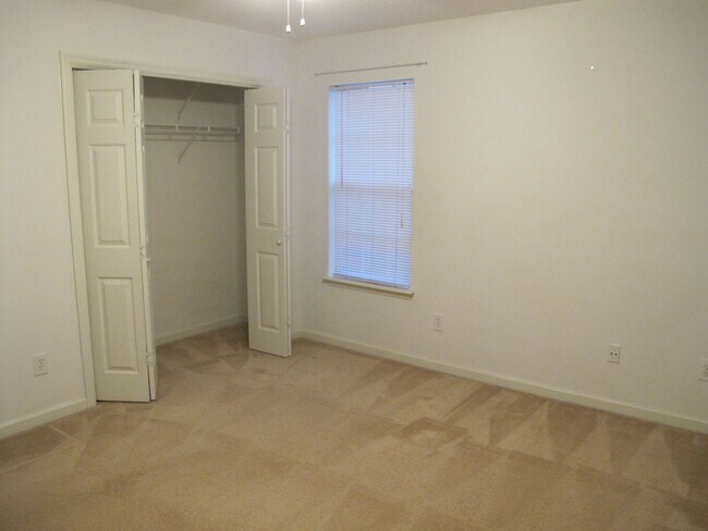 Building Photo - Spacious home in nice Evans neighborhood  ...
