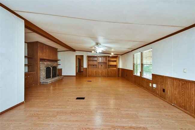 Building Photo - 18915 Sawmill Dr