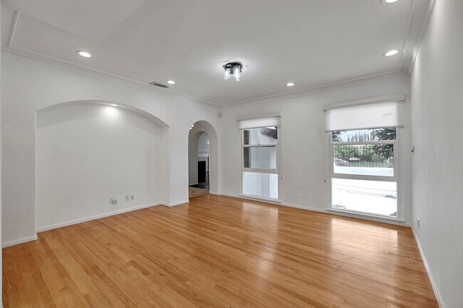 Building Photo - 223 S Le Doux Rd