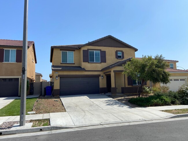 Building Photo - Beautiful Single Family Home