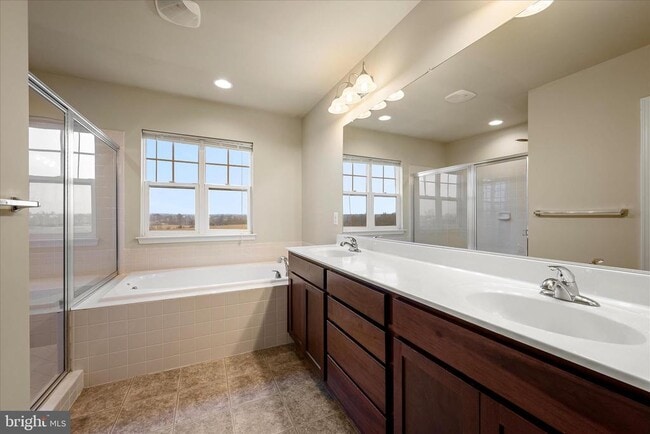 Building Photo - 105 Domino Ct