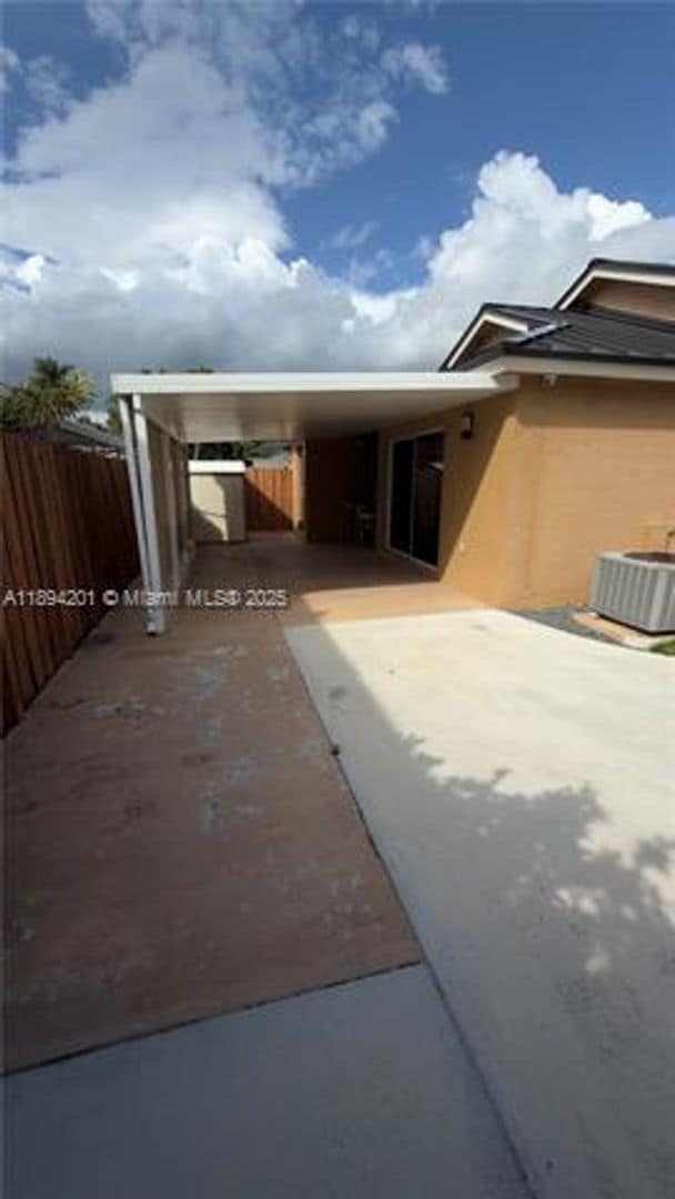 Building Photo - 1070 NW 129th Pl