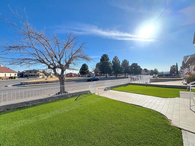 Building Photo - Updated Home with Historic Charm! 3bed/2 bath Refrig A/C across from Park! Water Included!