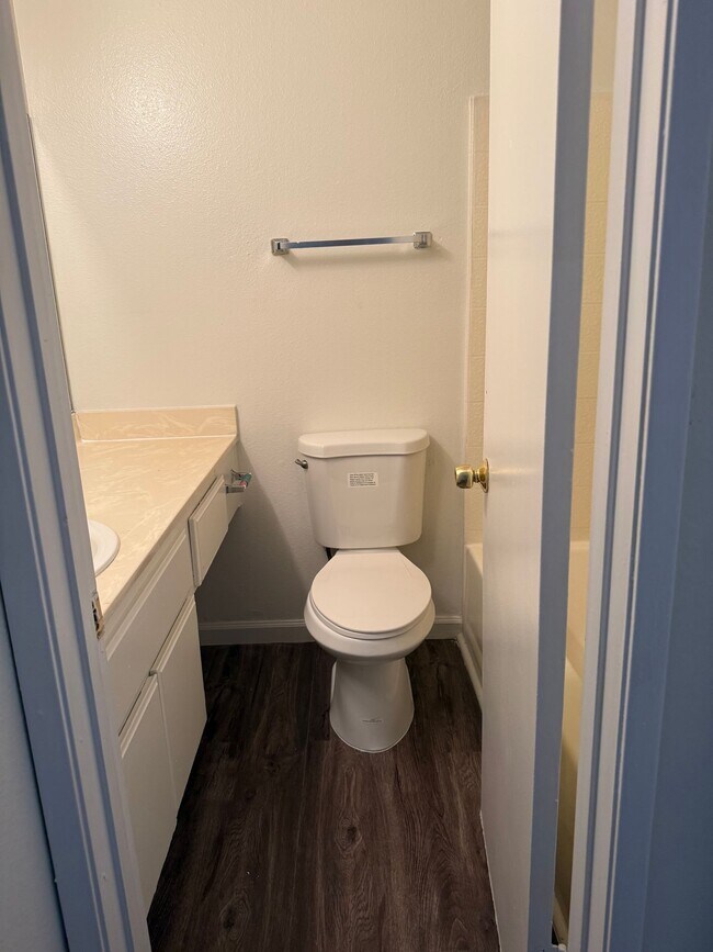 Building Photo - Stunning 2 Bed Condo in Highland | 1 Bath ...