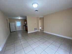 Building Photo - 3 bedroom 2 bath Mangonia Park home for RENT
