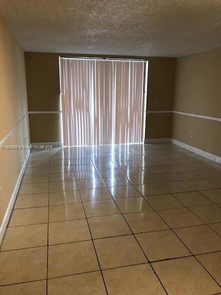 Building Photo - 6960 Miami Gardens Dr