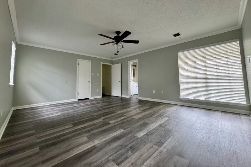 Building Photo - 305 Halcott Dr