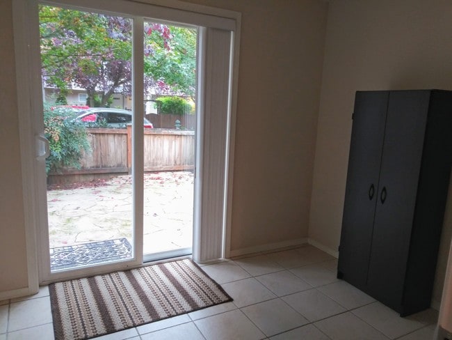 Building Photo - 8531 Midvale Ave N