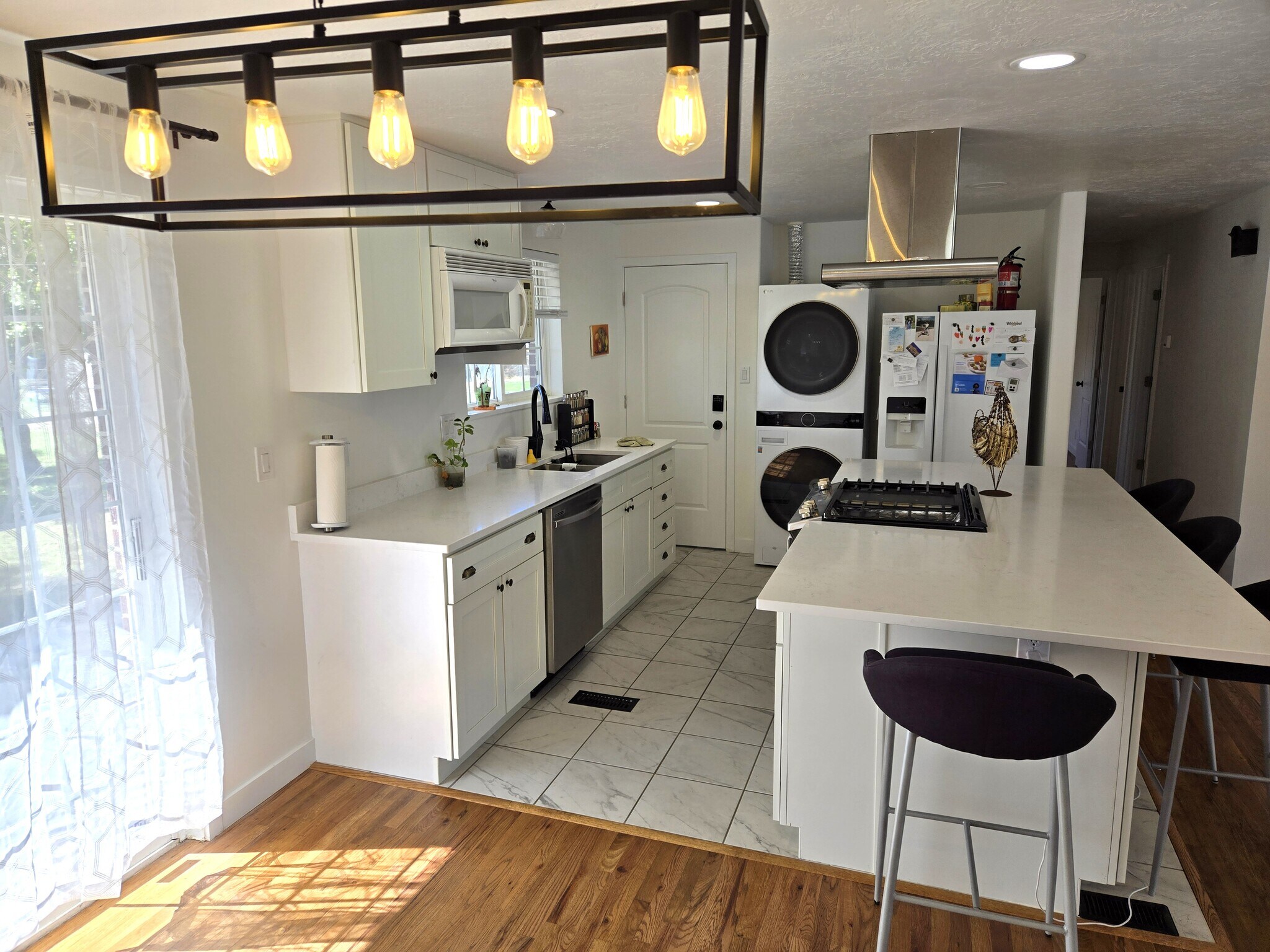 Building Photo - 9910 S Sego Lily Dr