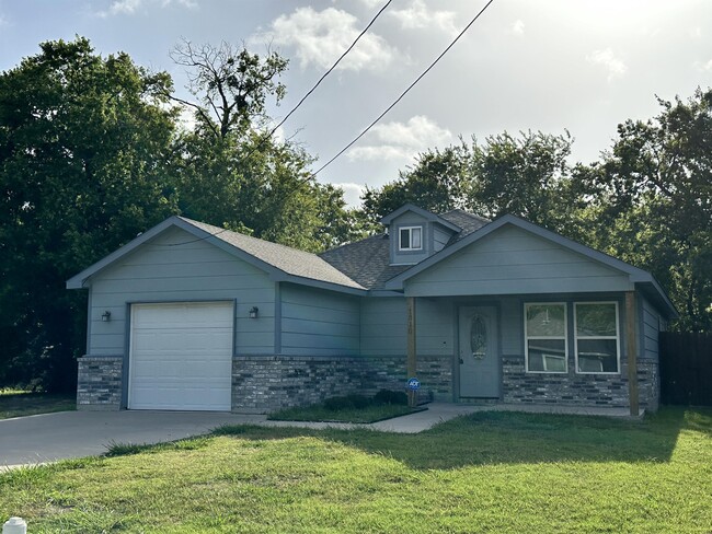 Primary Photo - 1310 Sabine St