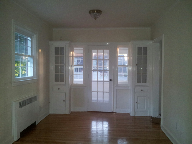 Building Photo - 33 Hillside Ave