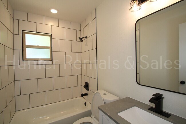 Building Photo - 1809 Elkins Ave
